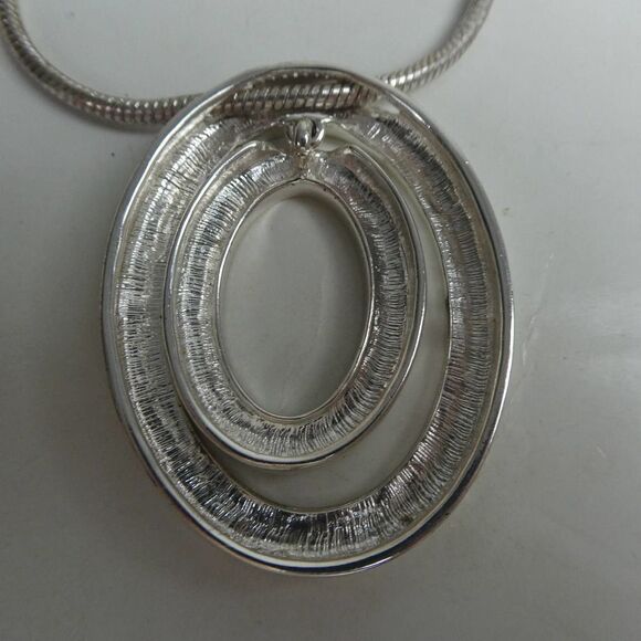 Long Modern Nested Black Oval Pendant Open Round Chain Necklace Enamel 36" - Picture 5 of 8